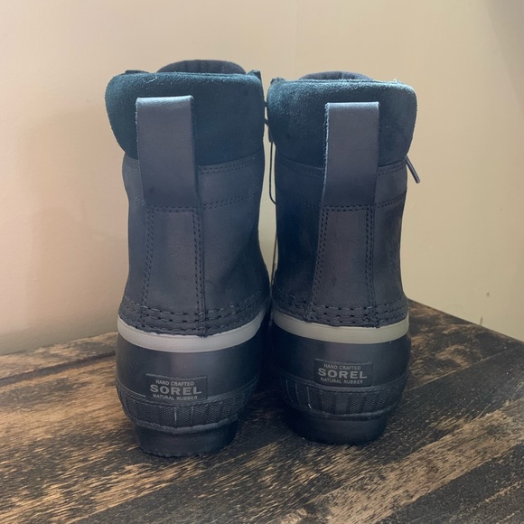 Black waterproof Sorel boots - Picture 2 of 4